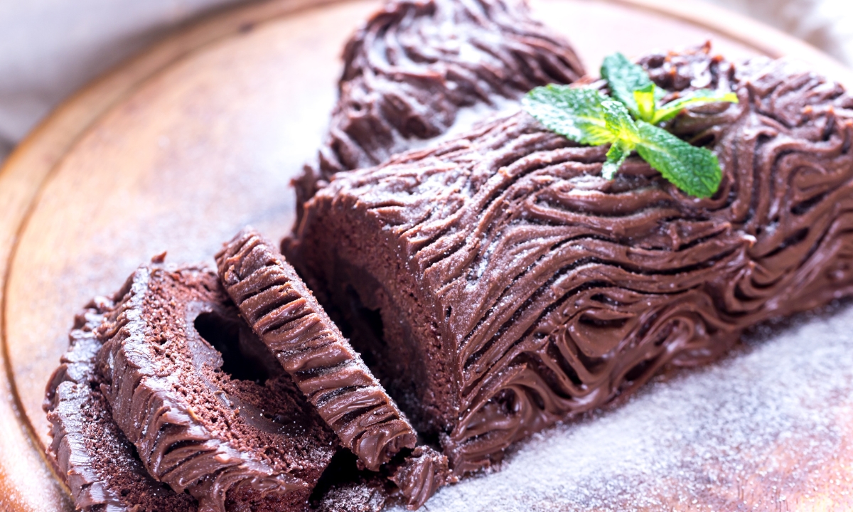 a yule log cake